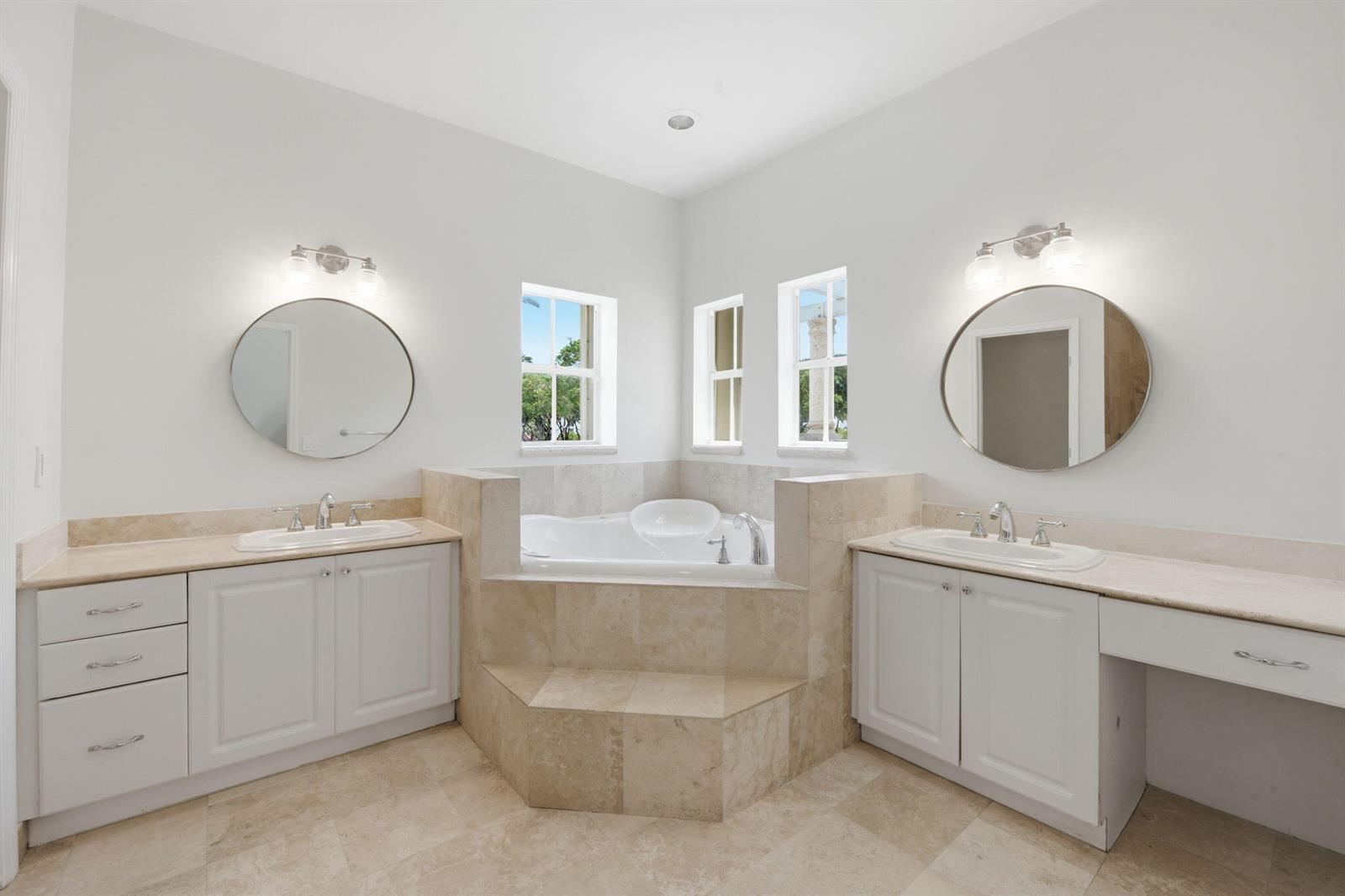 Photo of 18385 30TH  #18385 (18385), Aventura, Florida, 33160 - 35