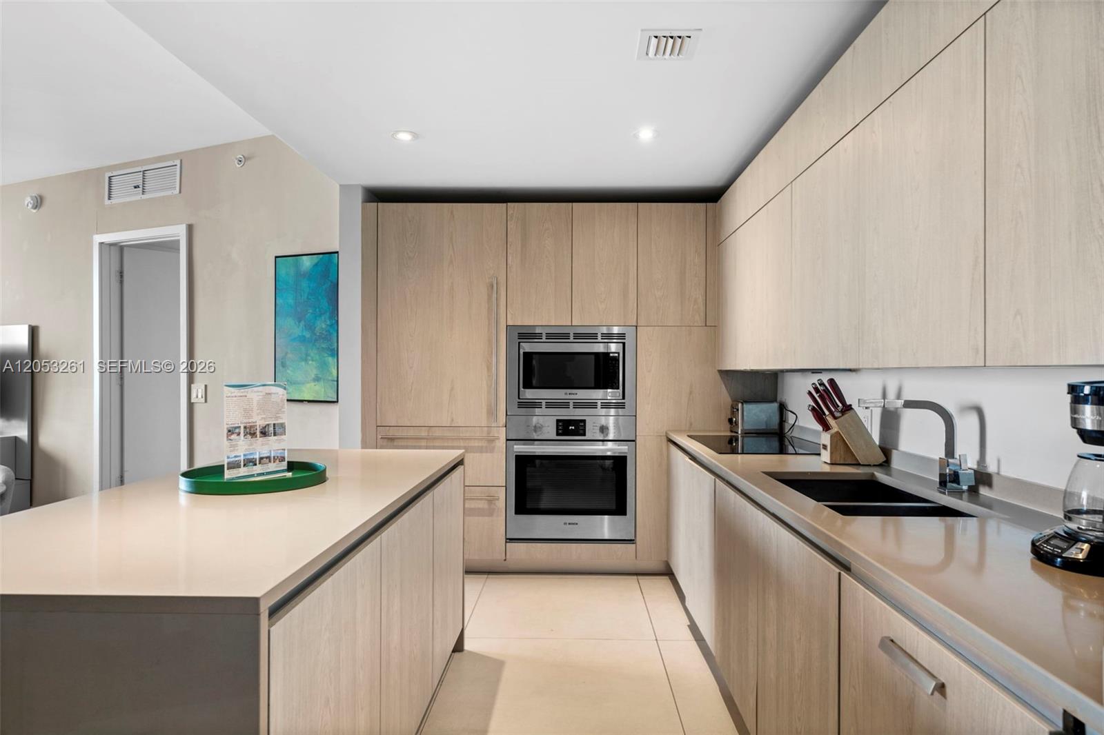 Ver detalles 1406 2 / 2 1129 sq. ft. $ 2026-07-14 0 foto