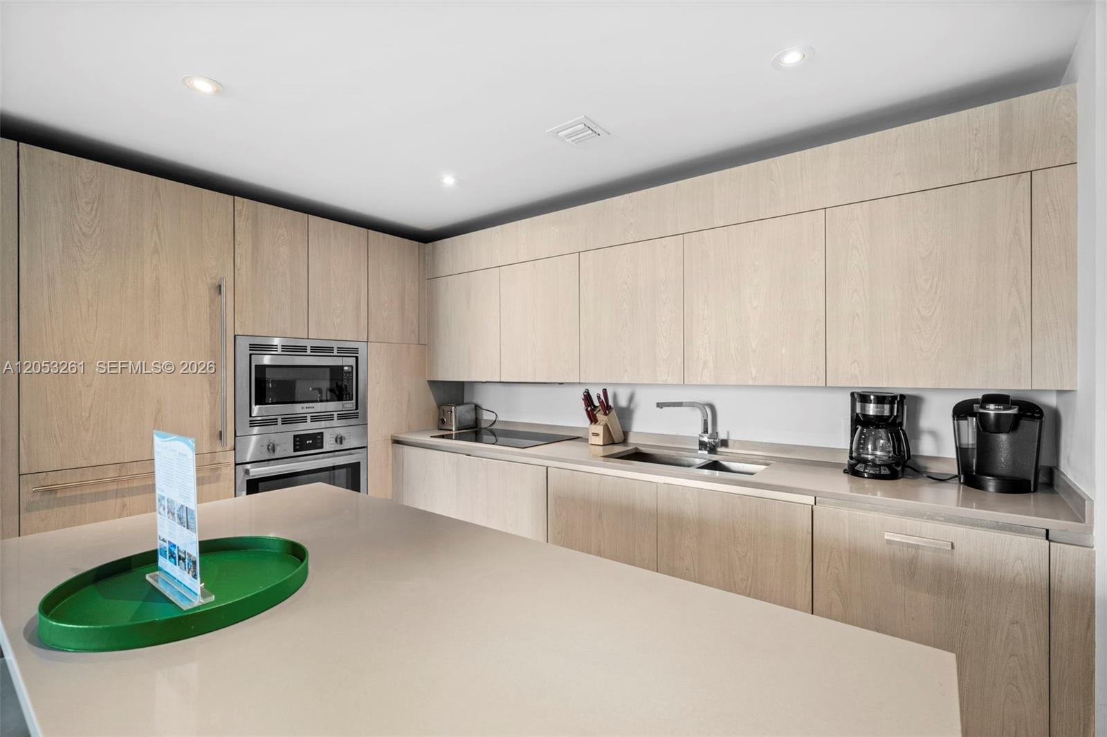 Ver detalles 1406 2 / 2 1129 sq. ft. $ 2026-07-14 0 foto
