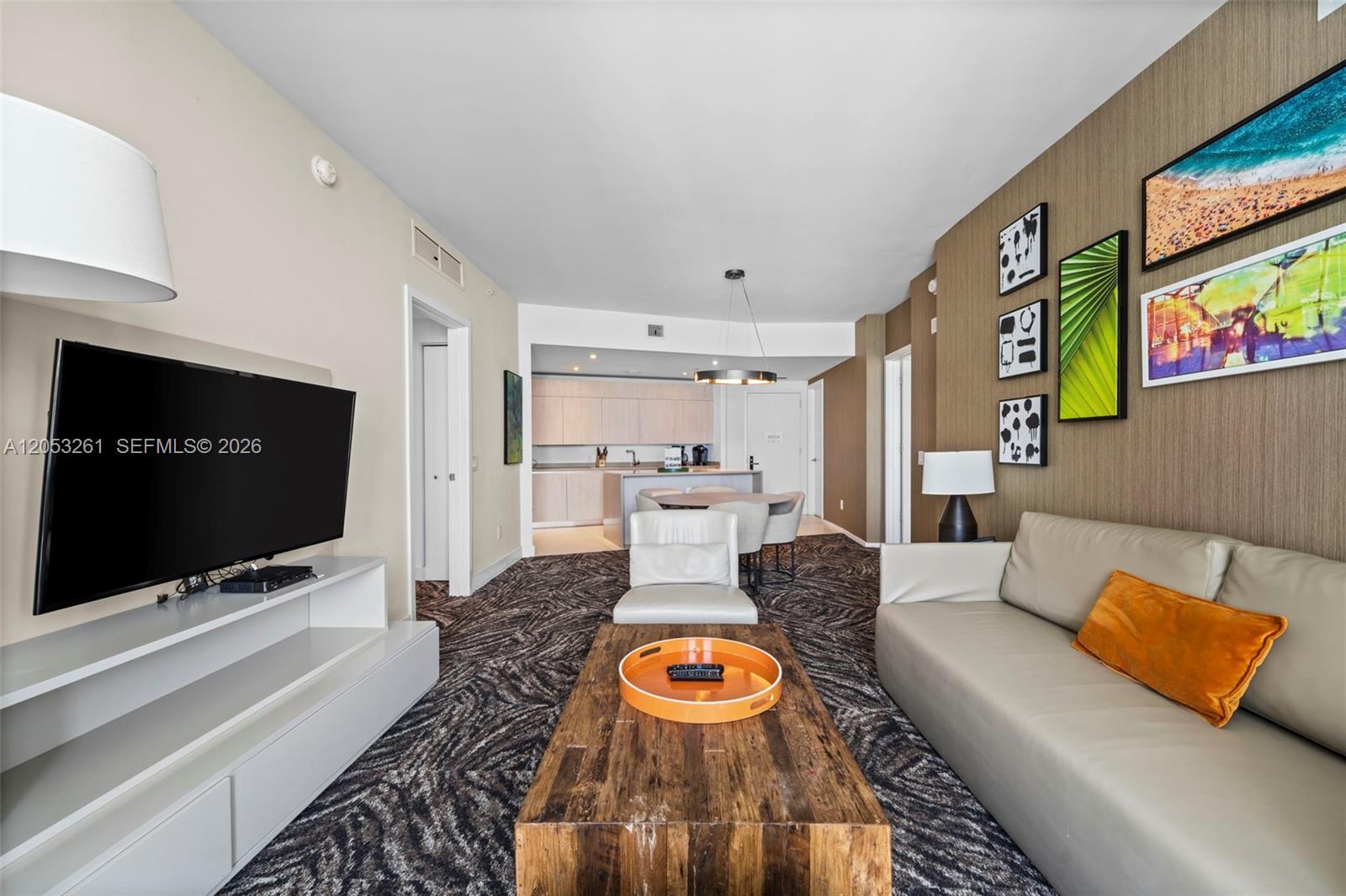 Ver detalles 1406 2 / 2 1129 sq. ft. $ 2026-07-14 0 foto