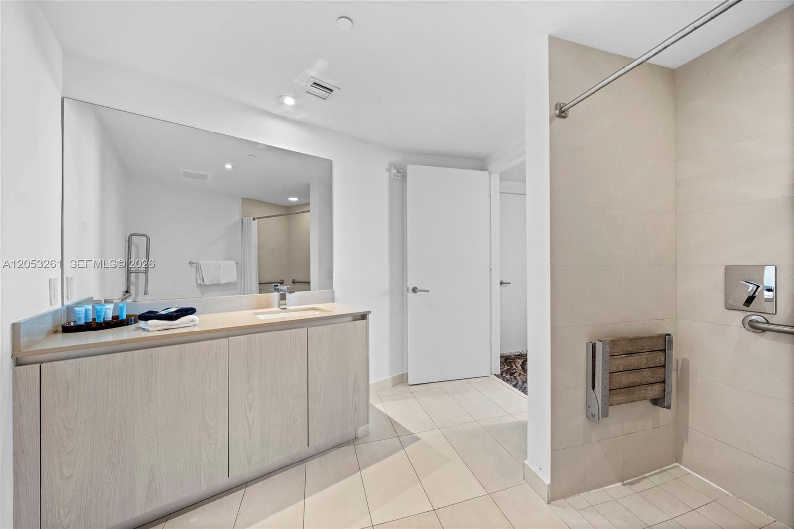 Ver detalles 1406 2 / 2 1129 sq. ft. $ 2026-07-14 0 foto