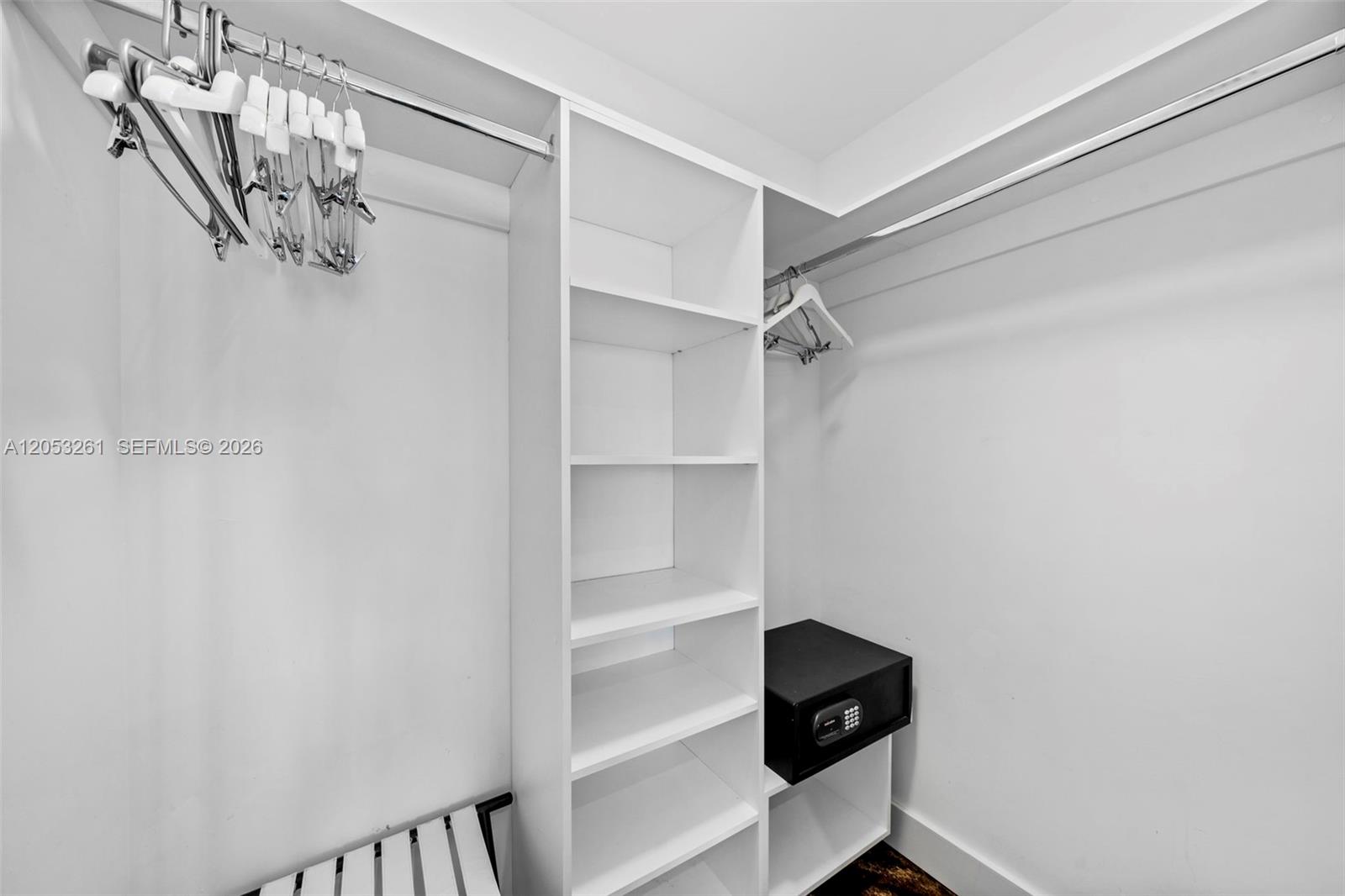 Ver detalles 1406 2 / 2 1129 sq. ft. $ 2026-07-14 0 foto