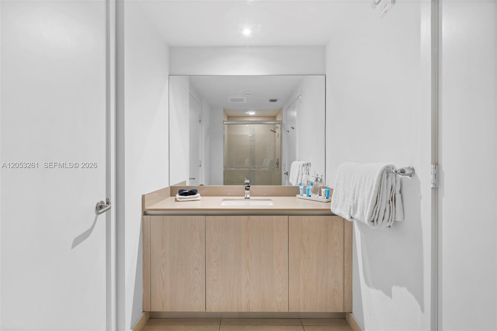 Ver detalles 1406 2 / 2 1129 sq. ft. $ 2026-07-14 0 foto