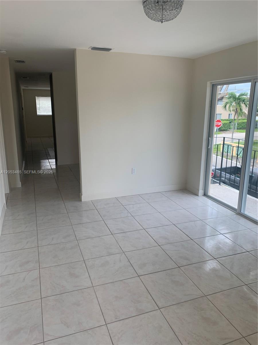 Ver detalles / 2500 sq. ft. $ 2026-07-14 0 foto