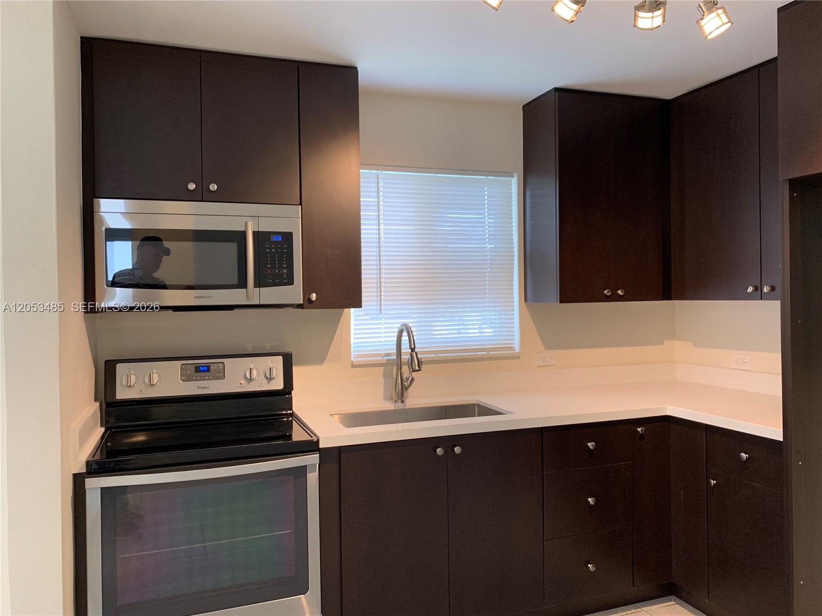 Ver detalles / 2500 sq. ft. $ 2026-07-14 0 foto