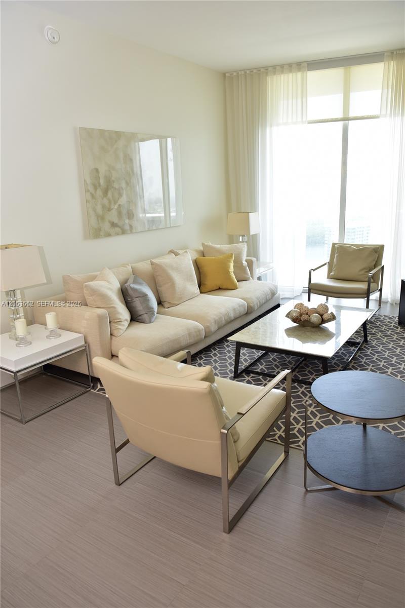 Ver detalles 2905 2 / 2 1463 sq. ft. $ 2026-07-14 0 foto