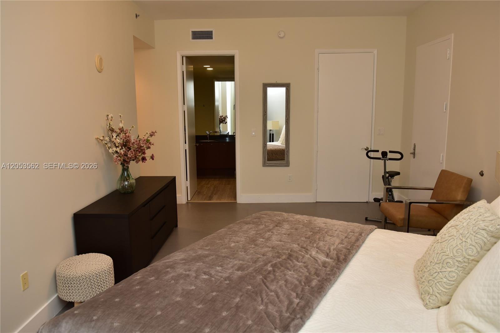 Ver detalles 2905 2 / 2 1463 sq. ft. $ 2026-07-14 0 foto
