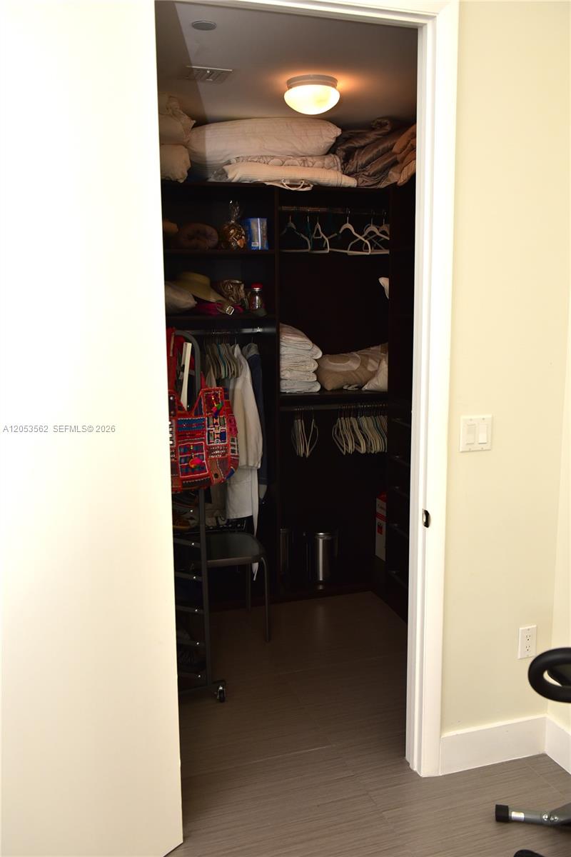 Ver detalles 2905 2 / 2 1463 sq. ft. $ 2026-07-14 0 foto