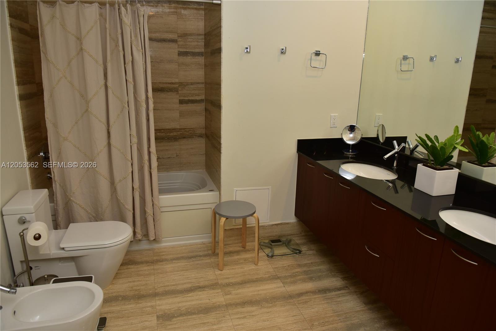 Ver detalles 2905 2 / 2 1463 sq. ft. $ 2026-07-14 0 foto