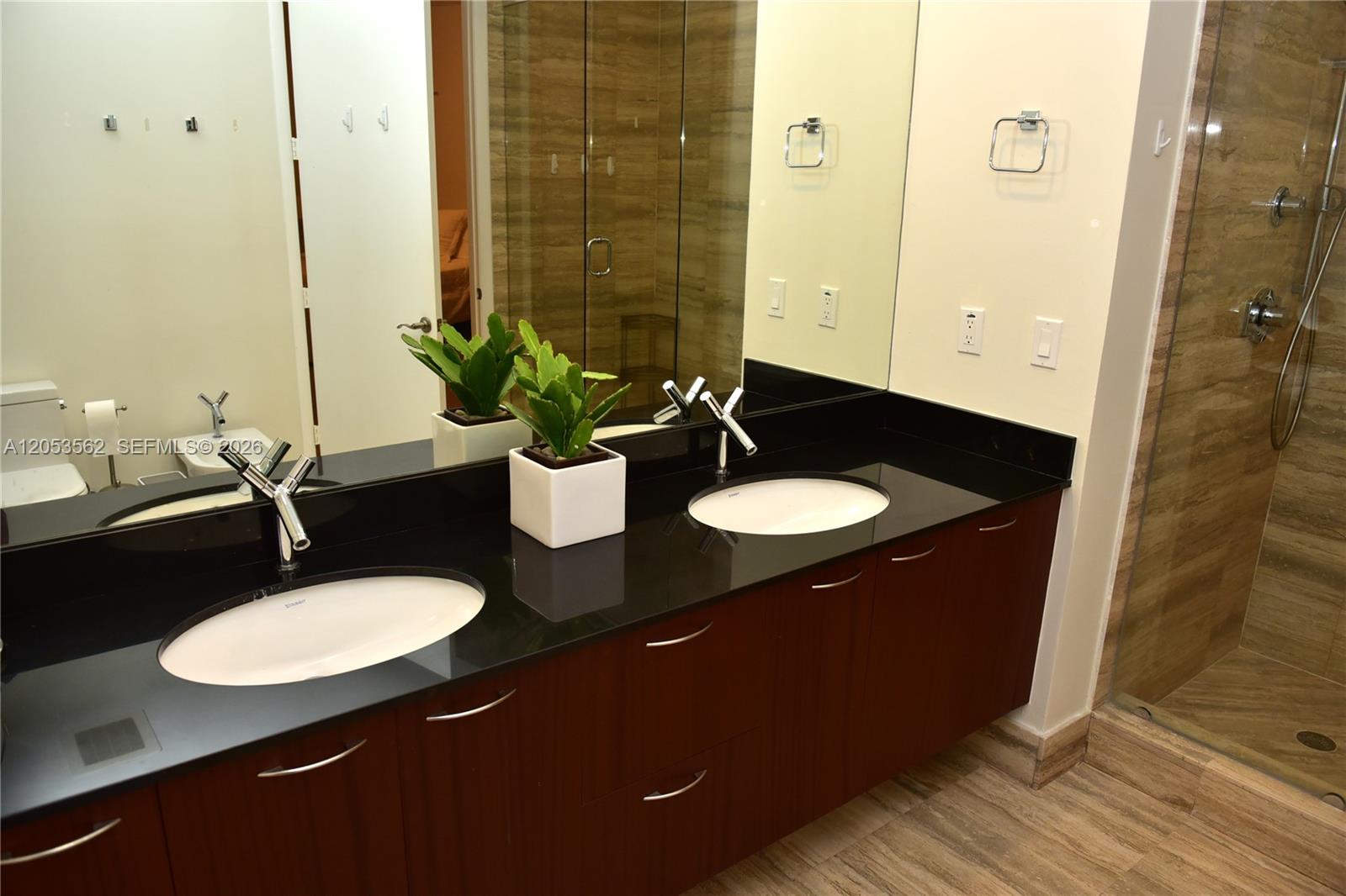 Ver detalles 2905 2 / 2 1463 sq. ft. $ 2026-07-14 0 foto
