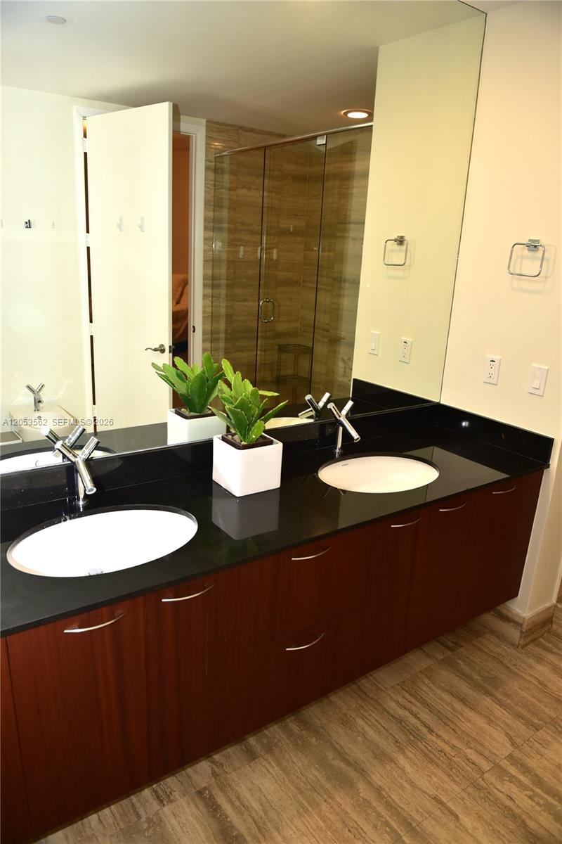 Ver detalles 2905 2 / 2 1463 sq. ft. $ 2026-07-14 0 foto