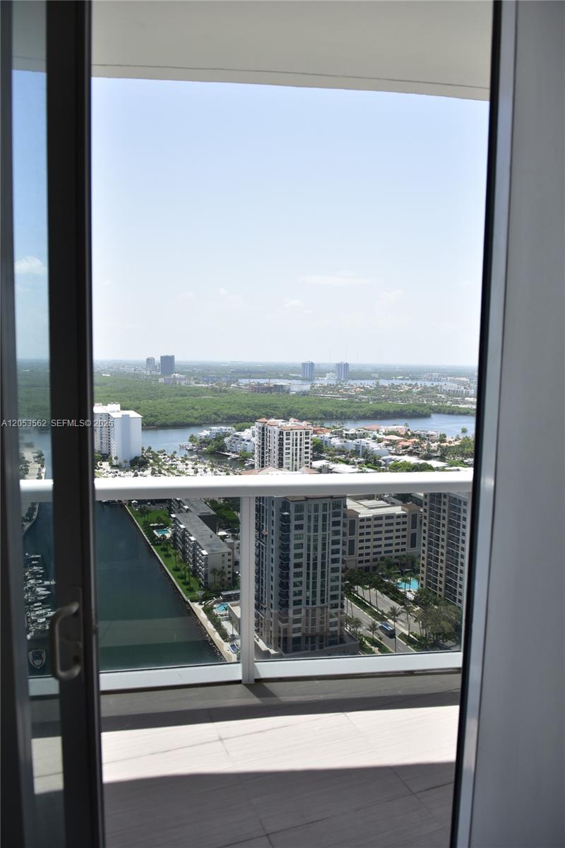 Ver detalles 2905 2 / 2 1463 sq. ft. $ 2026-07-14 0 foto