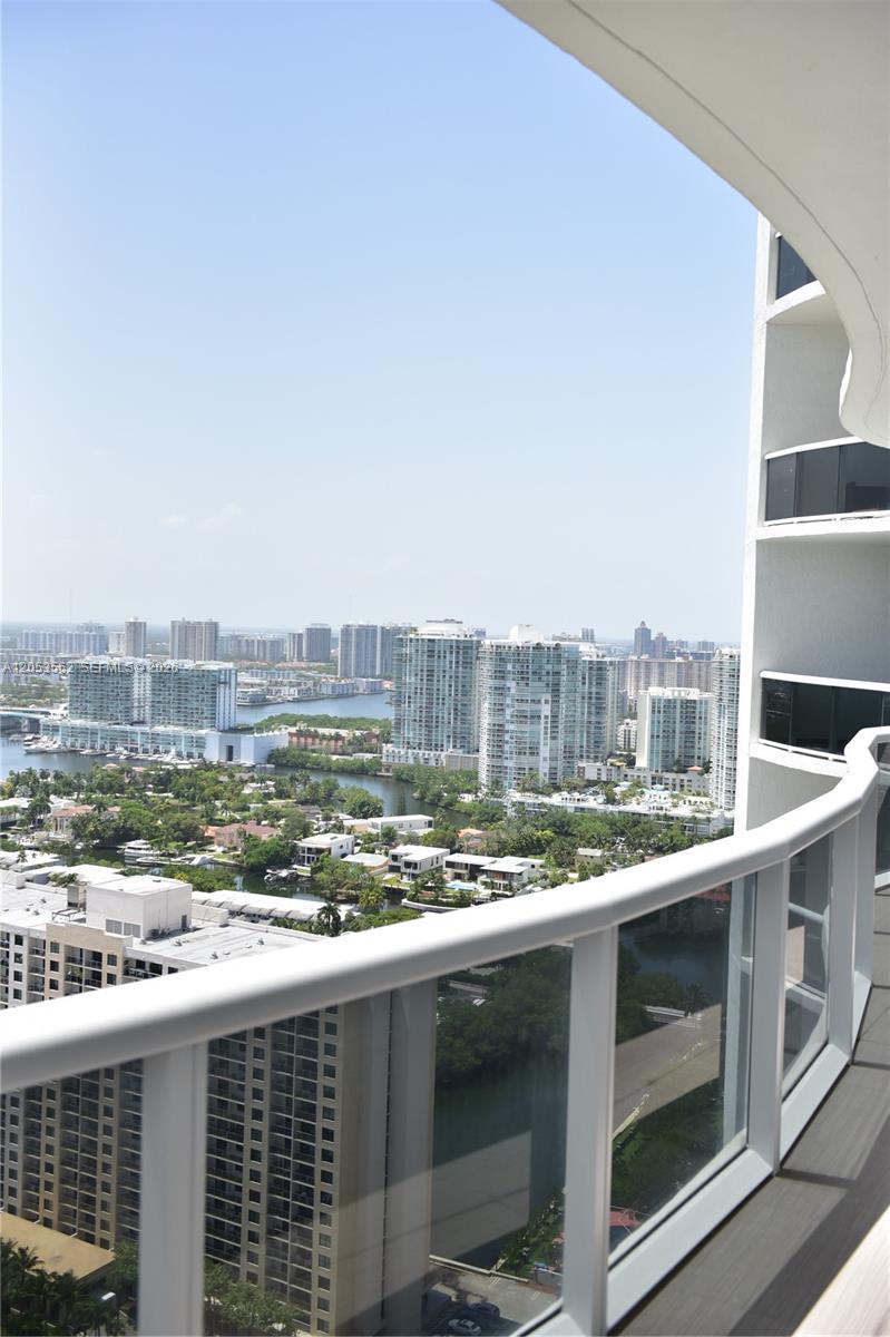Ver detalles 2905 2 / 2 1463 sq. ft. $ 2026-07-14 0 foto