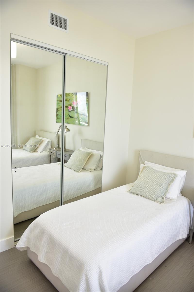 Ver detalles 2905 2 / 2 1463 sq. ft. $ 2026-07-14 0 foto