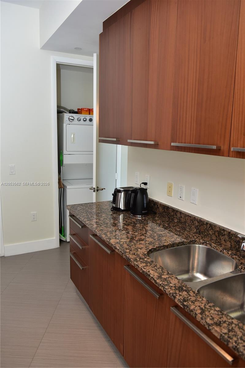 Ver detalles 2905 2 / 2 1463 sq. ft. $ 2026-07-14 0 foto