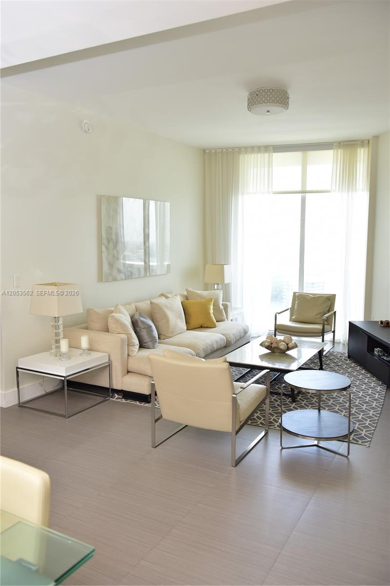 Ver detalles 2905 2 / 2 1463 sq. ft. $ 2026-07-14 0 foto