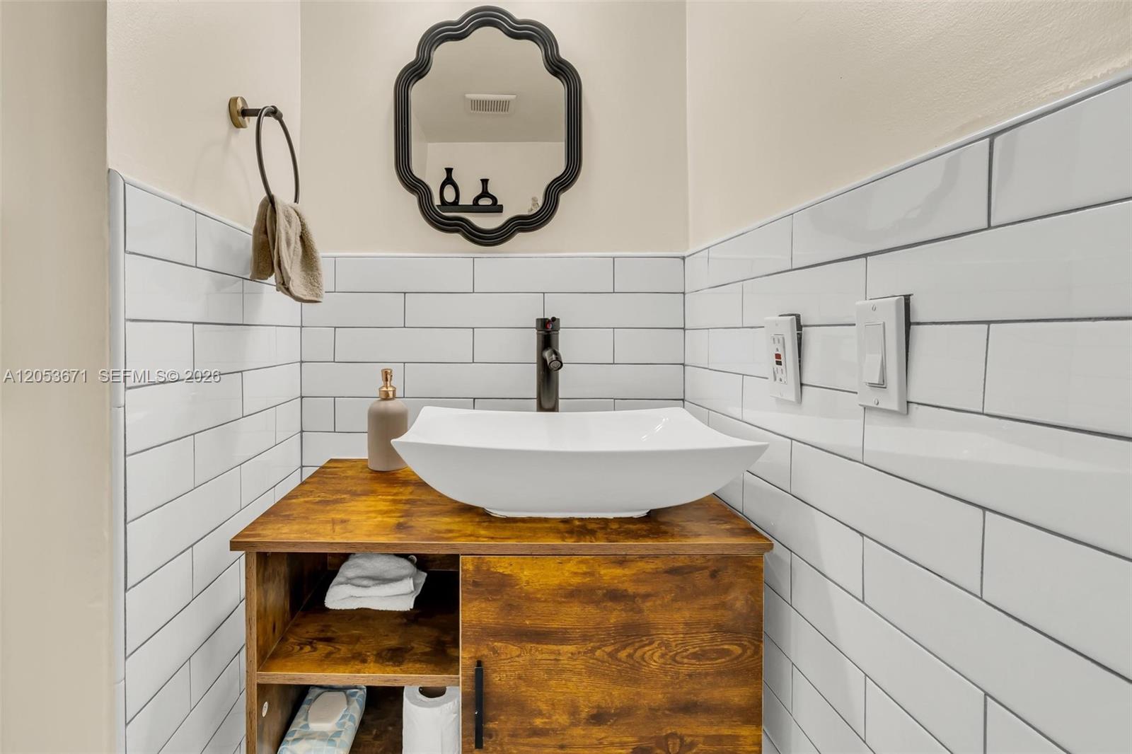 See details 8140 3 / 3 1293 sq. ft. $ 2026-07-14 0 Photo