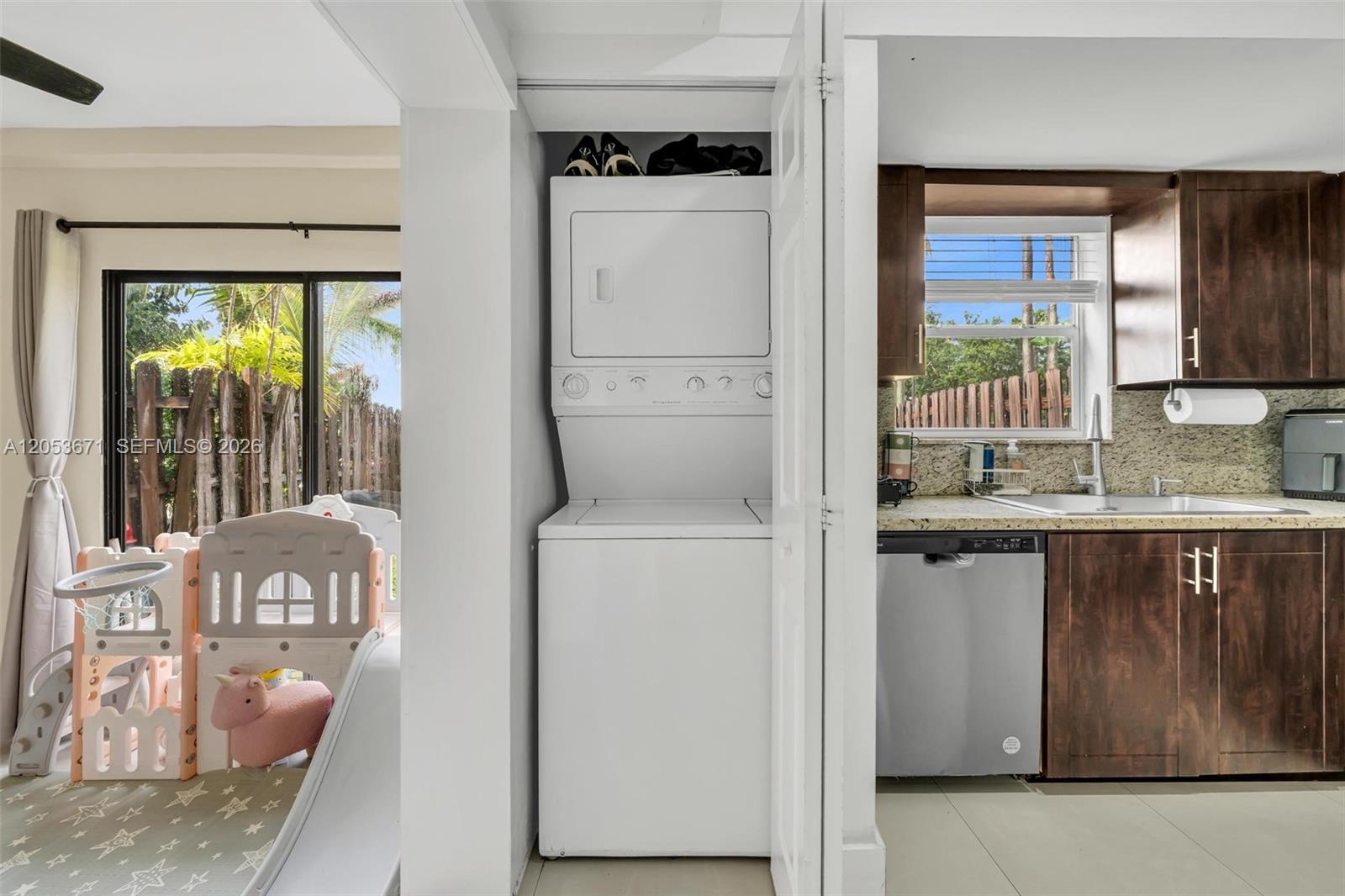 See details 8140 3 / 3 1293 sq. ft. $ 2026-07-14 0 Photo