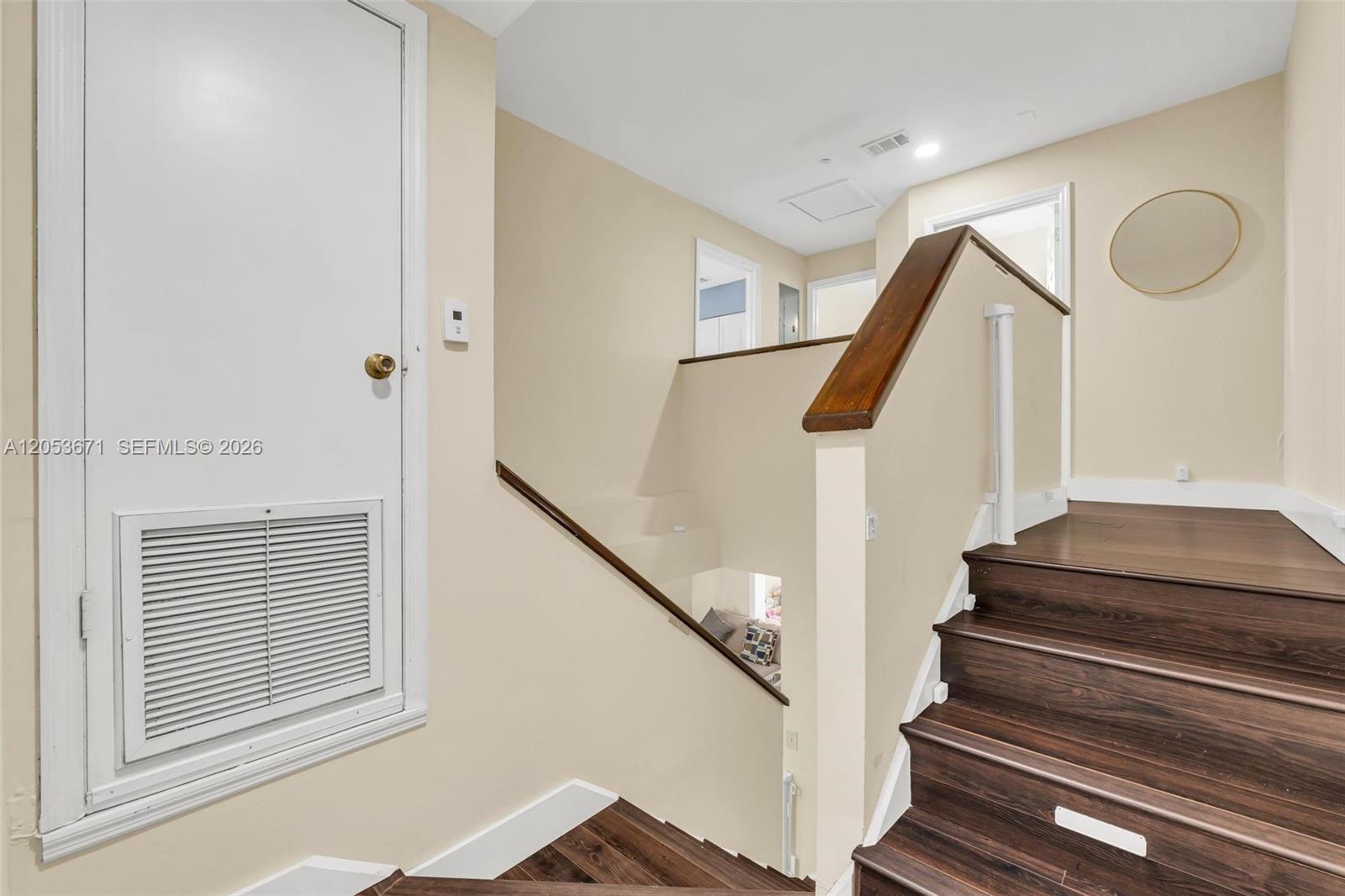 See details 8140 3 / 3 1293 sq. ft. $ 2026-07-14 0 Photo