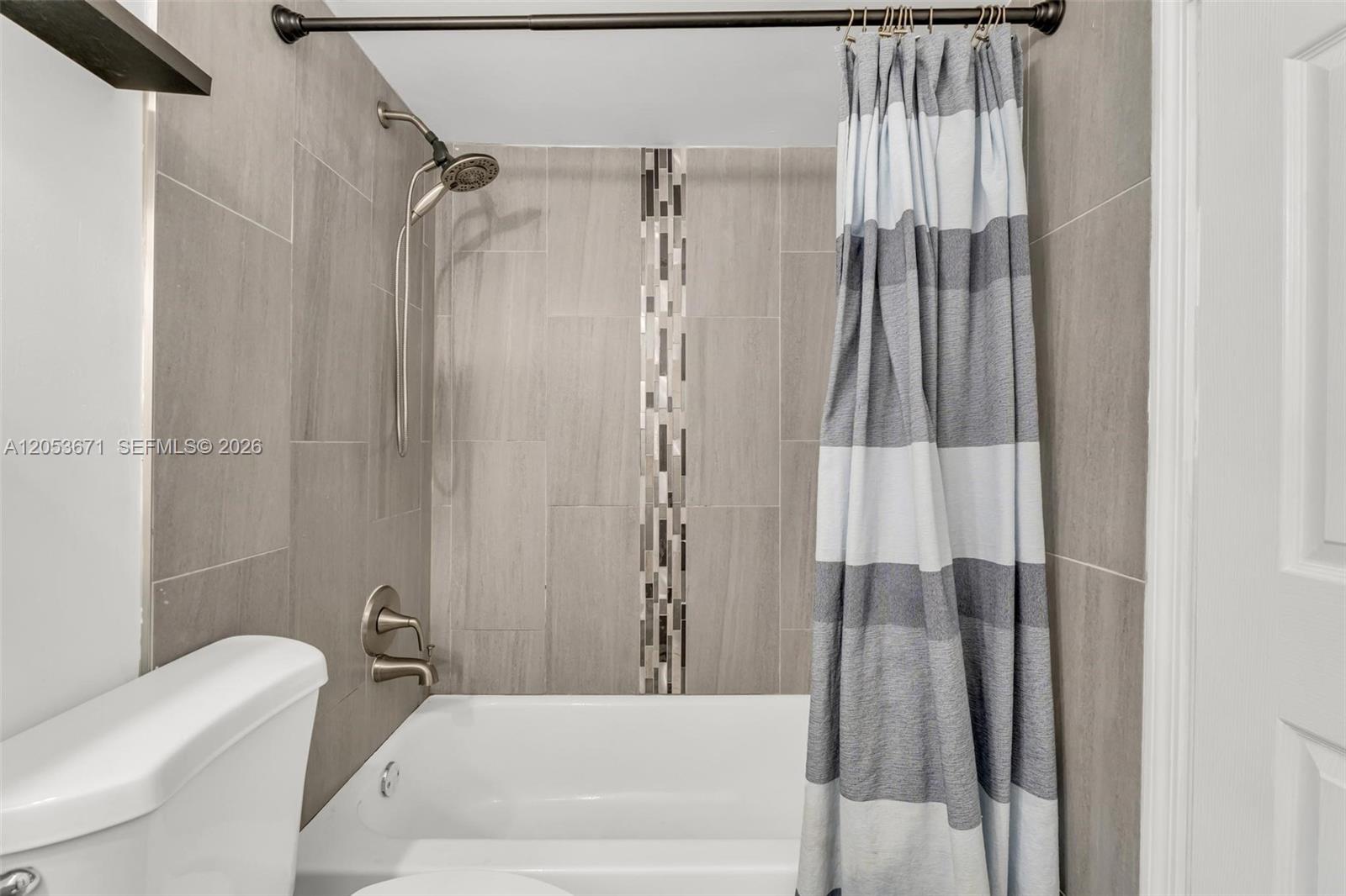 See details 8140 3 / 3 1293 sq. ft. $ 2026-07-14 0 Photo