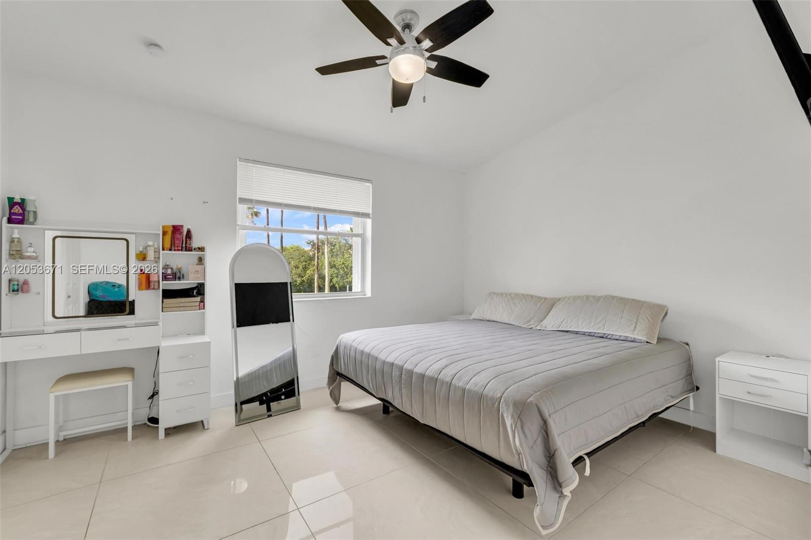 See details 8140 3 / 3 1293 sq. ft. $ 2026-07-14 0 Photo