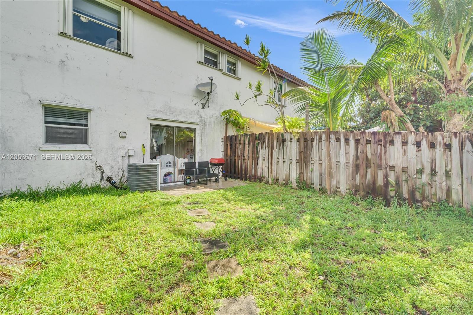 See details 8140 3 / 3 1293 sq. ft. $ 2026-07-14 0 Photo