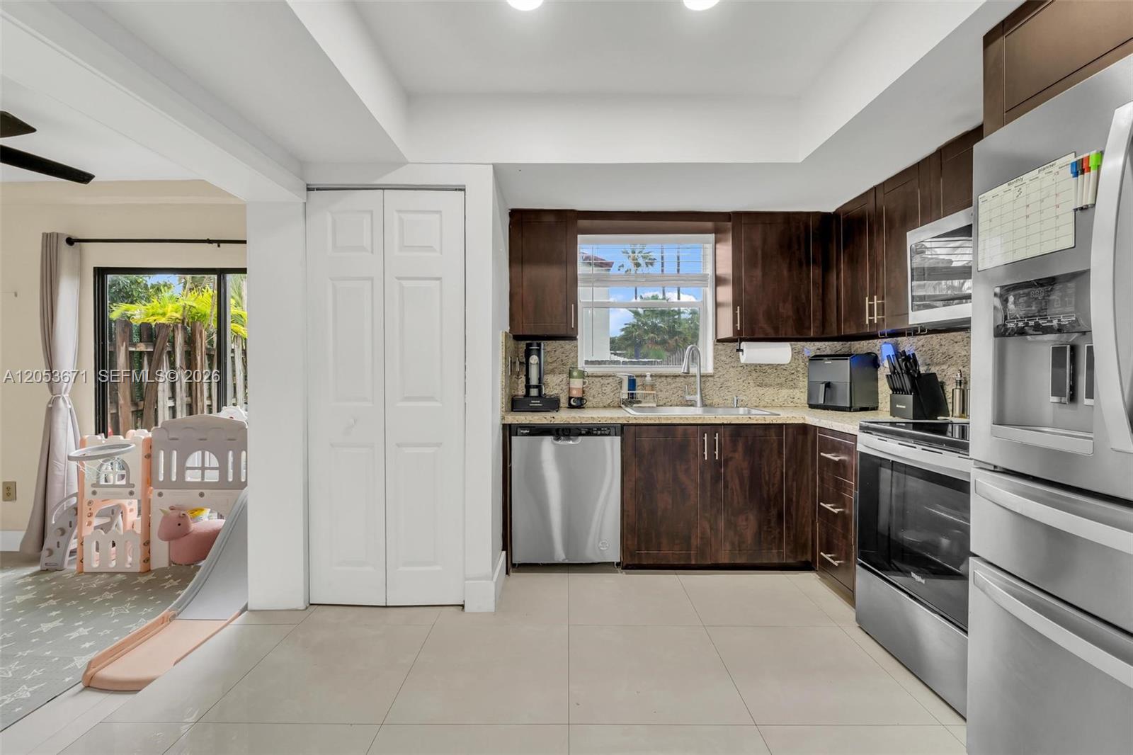 See details 8140 3 / 3 1293 sq. ft. $ 2026-07-14 0 Photo