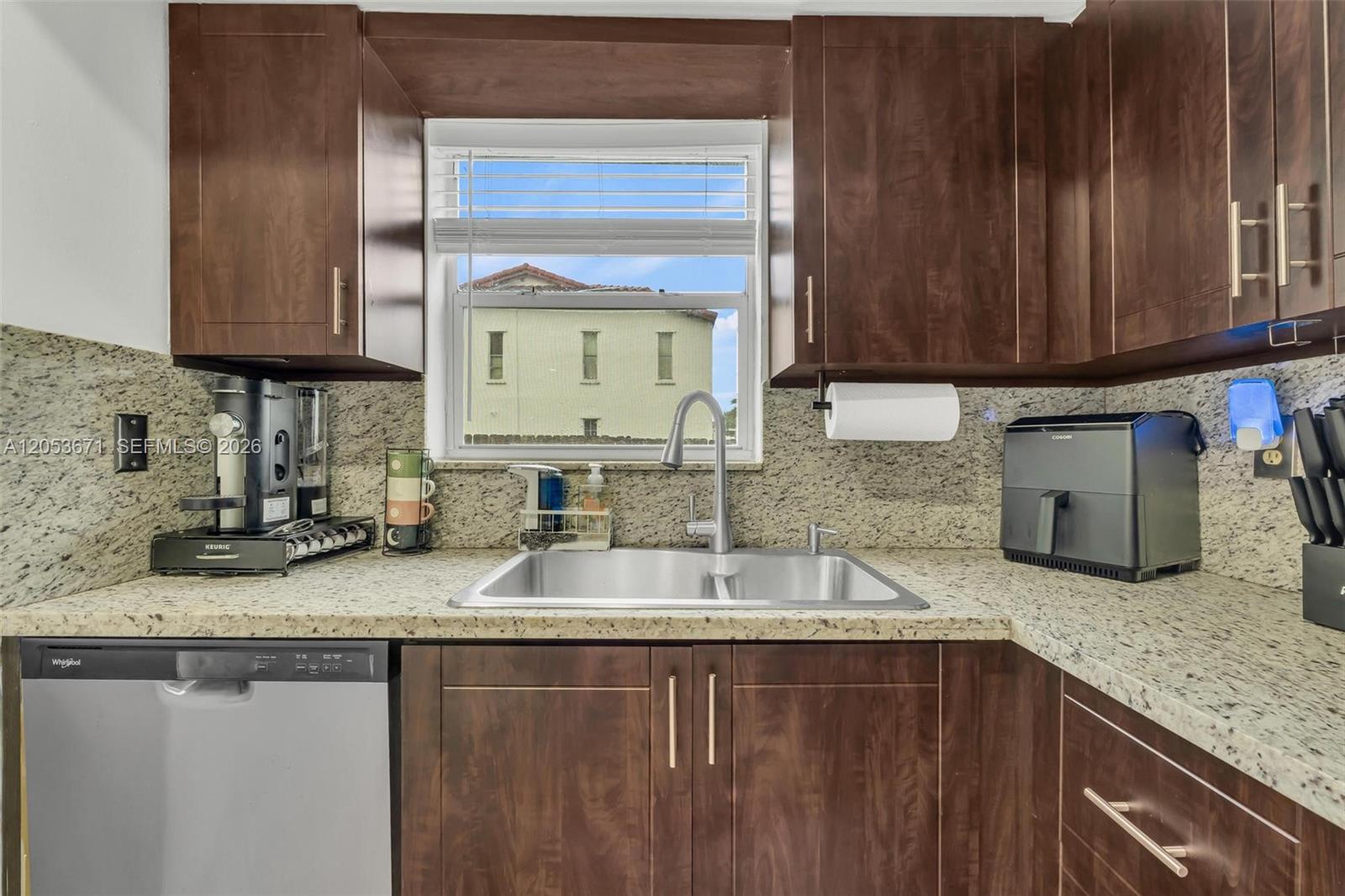 See details 8140 3 / 3 1293 sq. ft. $ 2026-07-14 0 Photo