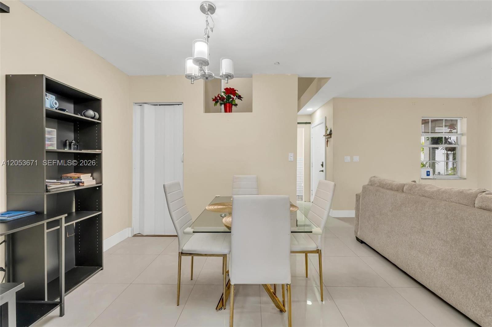 See details 8140 3 / 3 1293 sq. ft. $ 2026-07-14 0 Photo