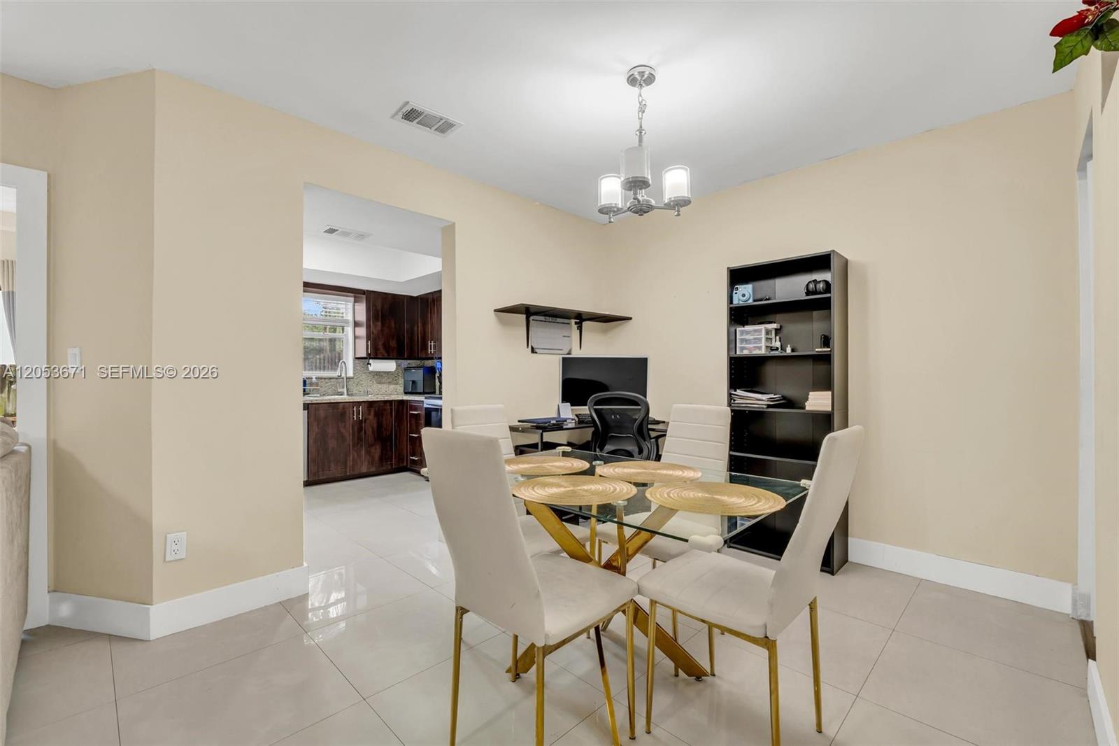 See details 8140 3 / 3 1293 sq. ft. $ 2026-07-14 0 Photo