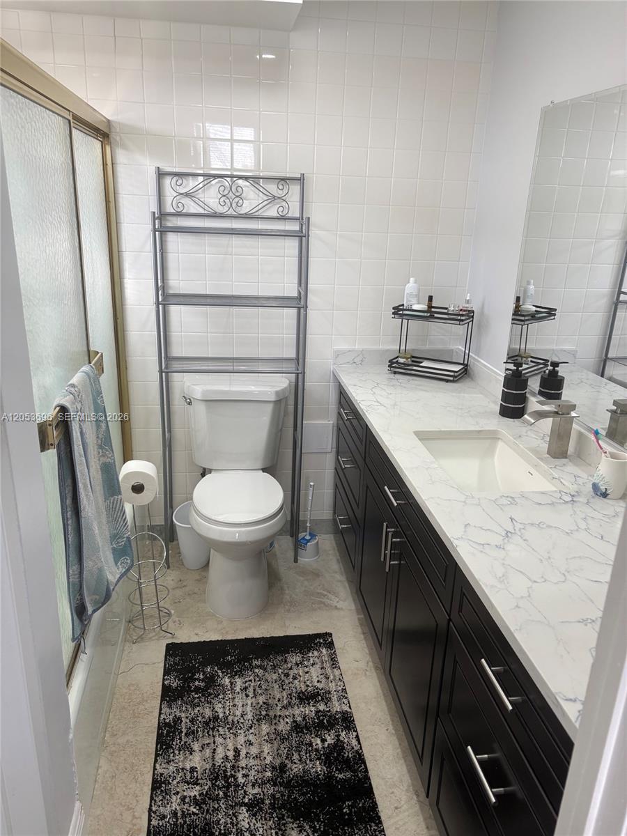 Photo of 427 Golden Isles Dr  #10D, Hallandale Beach, Florida, 33009 - 