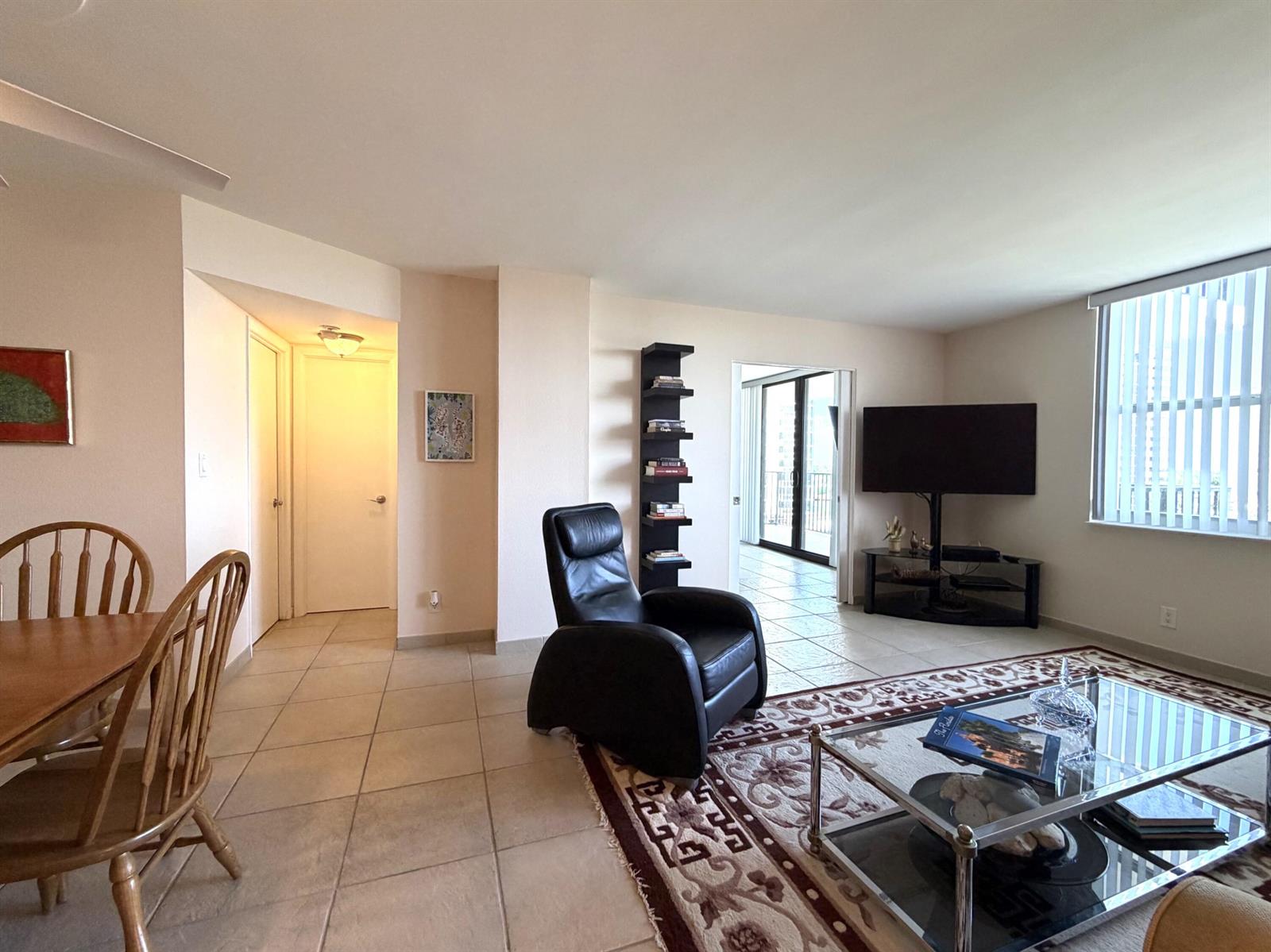 Photo of 2101 Ocean #505, Hollywood, Florida, 33019 - Living Room