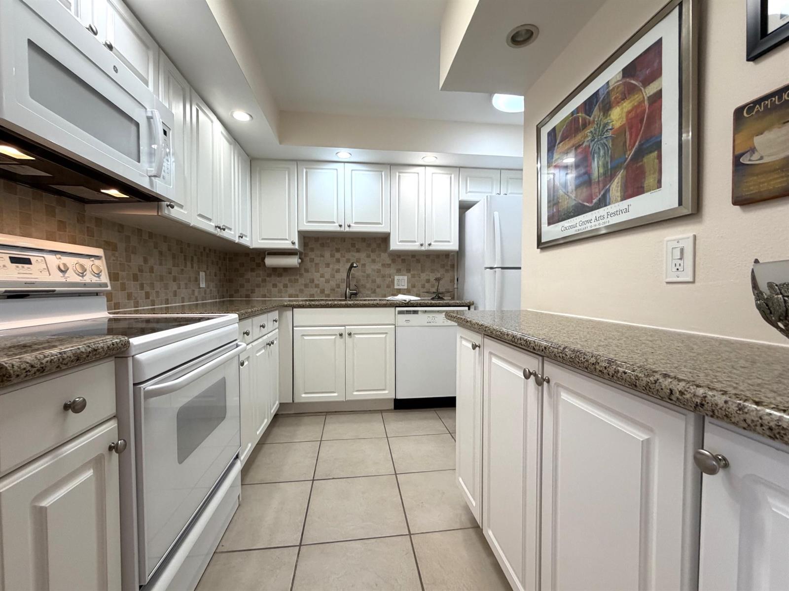 Photo of 2101 Ocean #505, Hollywood, Florida, 33019 - Kitchen