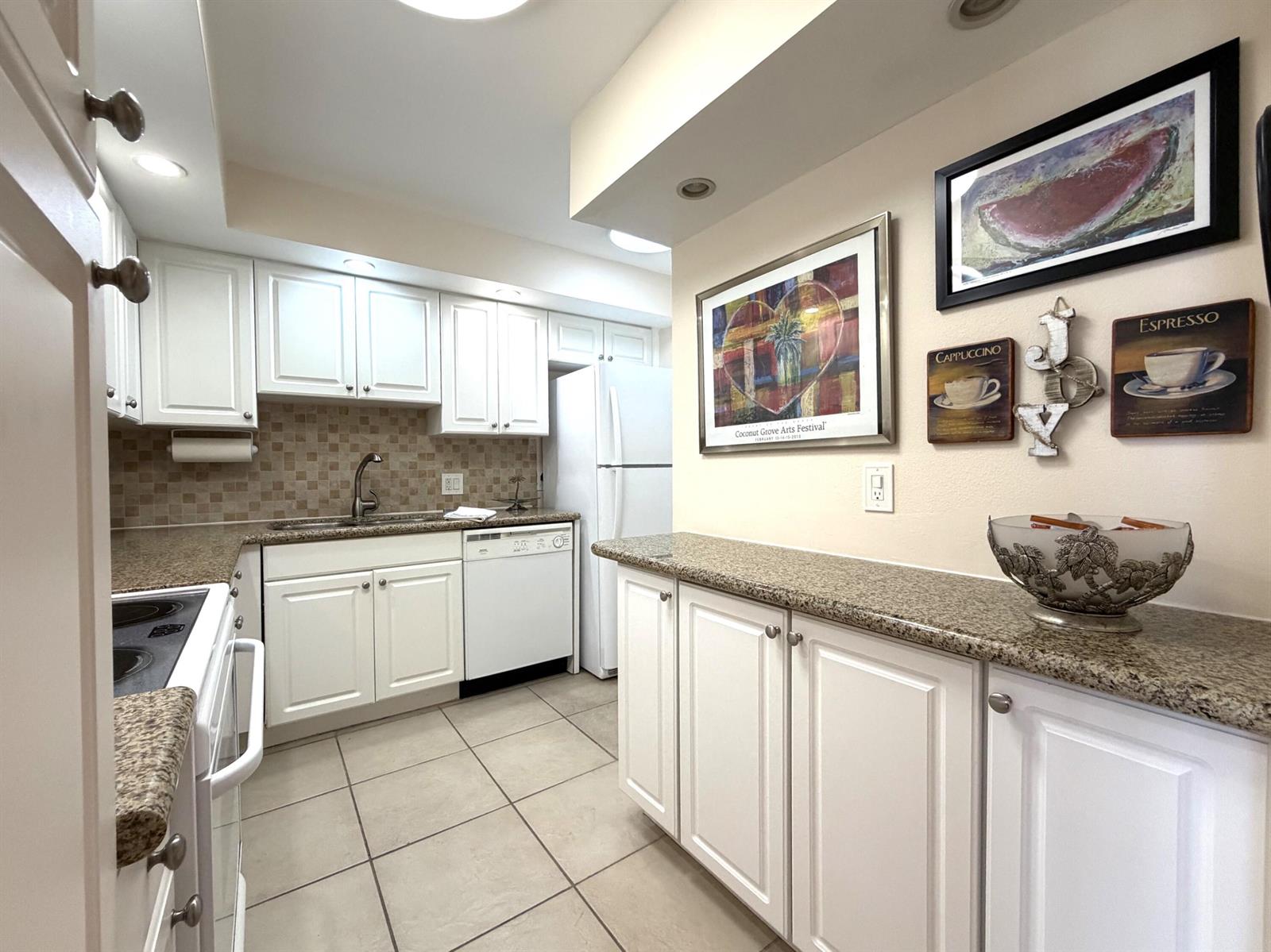 Photo of 2101 Ocean #505, Hollywood, Florida, 33019 - Kitchen
