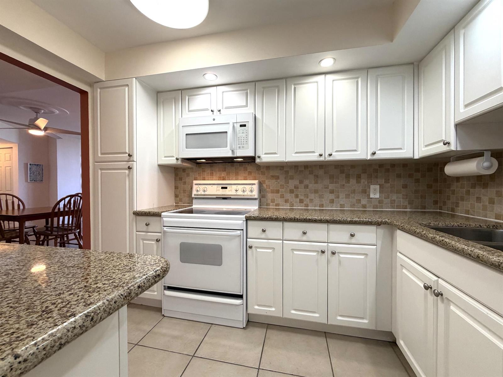Photo of 2101 Ocean #505, Hollywood, Florida, 33019 - Kitchen