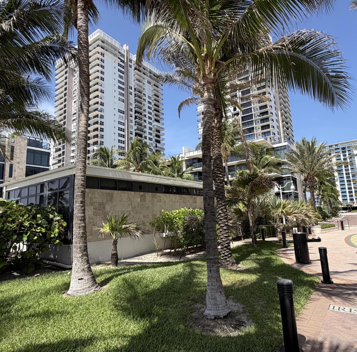 Photo of 2101 Ocean #505, Hollywood, Florida, 33019 - Front of Structure