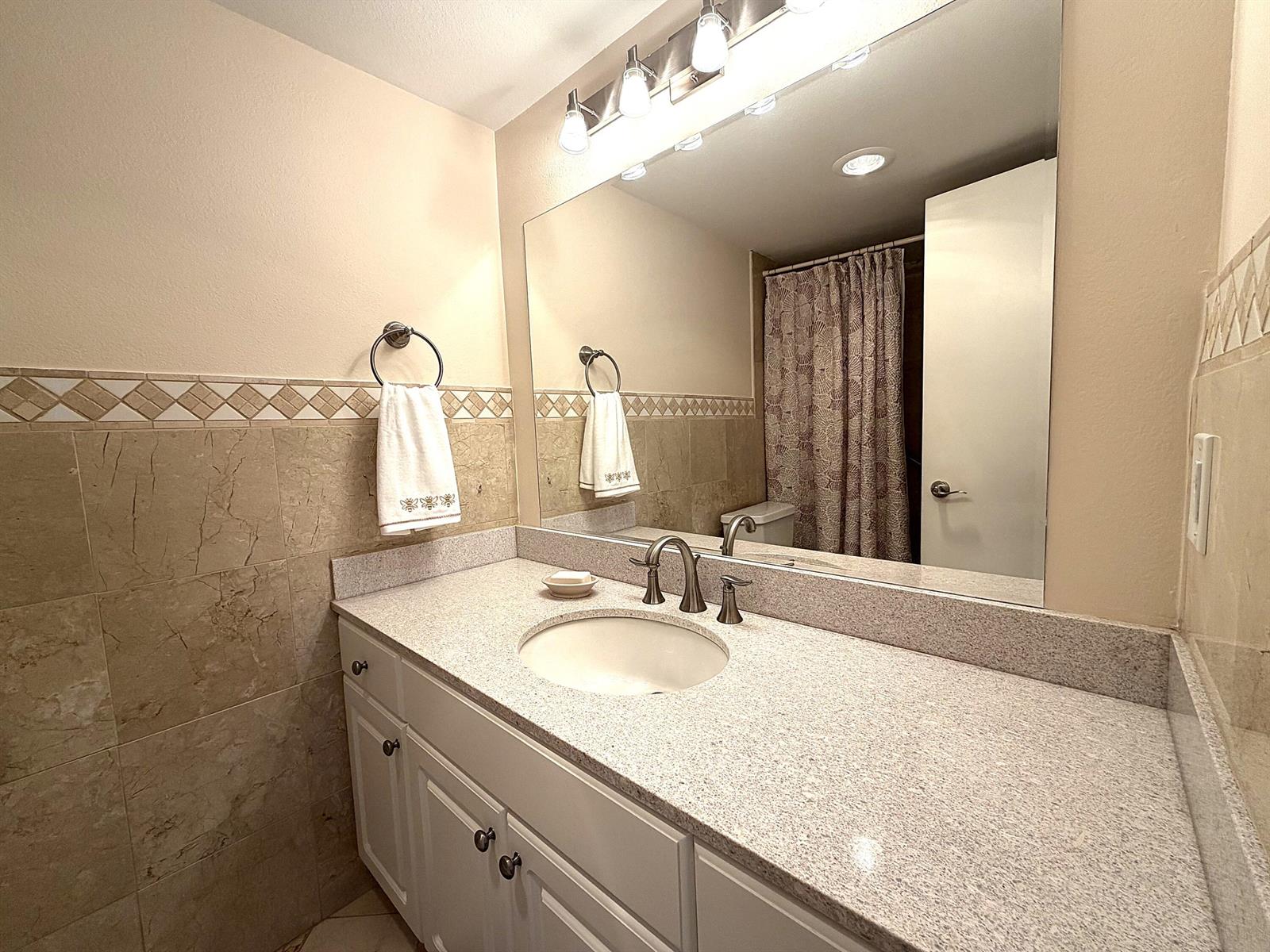Photo of 2101 Ocean #505, Hollywood, Florida, 33019 - Bathroom