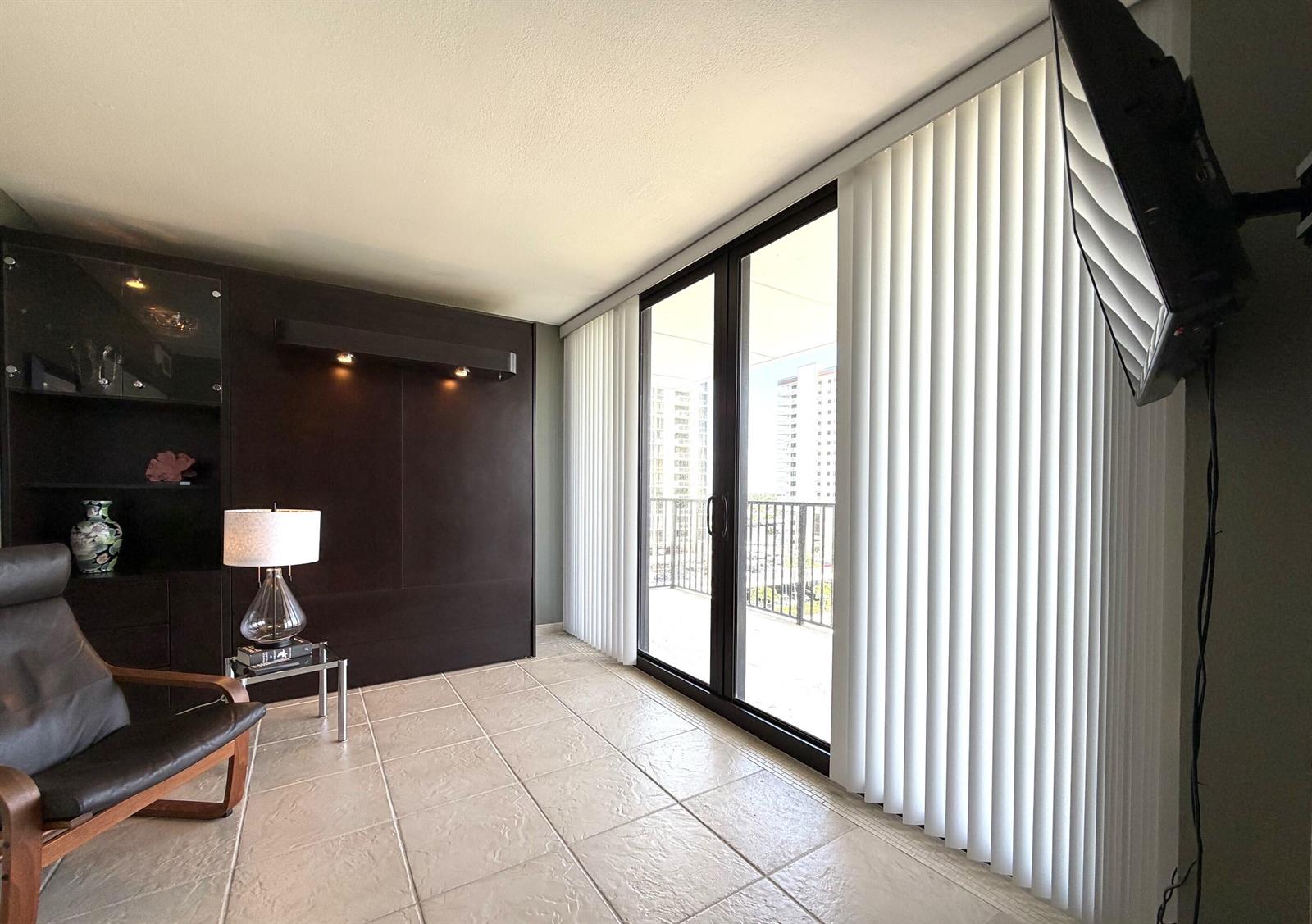 Photo of 2101 Ocean #505, Hollywood, Florida, 33019 - Sitting Room