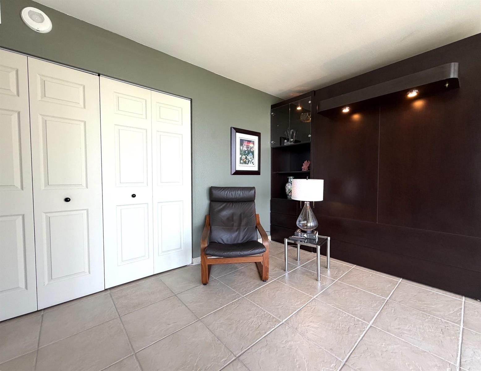 Photo of 2101 Ocean #505, Hollywood, Florida, 33019 - Sitting Room