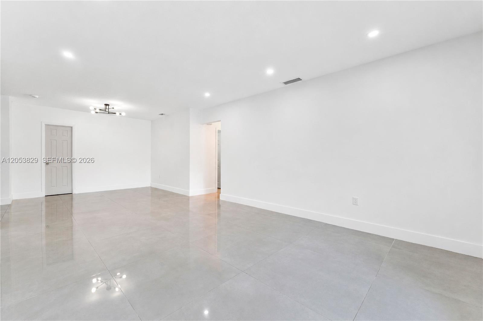   /  1345 sq. ft. $ 2026-07-15 0 foto