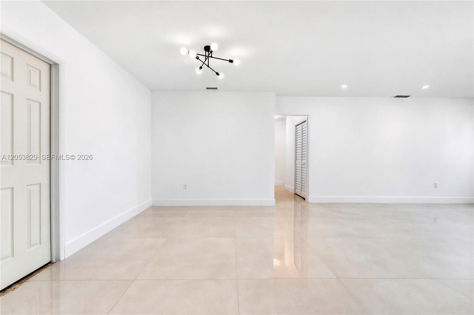   /  1345 sq. ft. $ 2026-07-15 0 foto