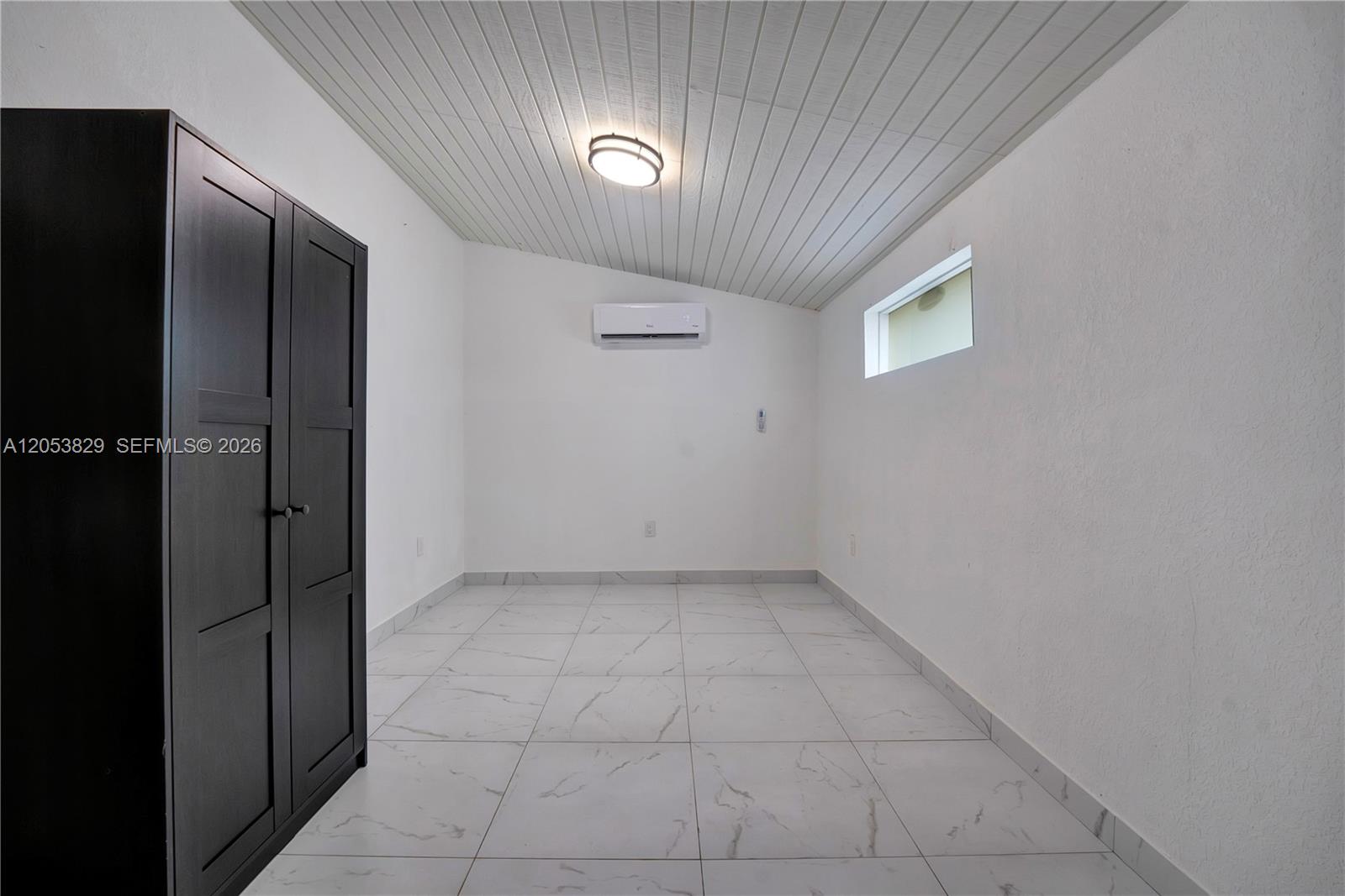   /  1345 sq. ft. $ 2026-07-15 0 foto