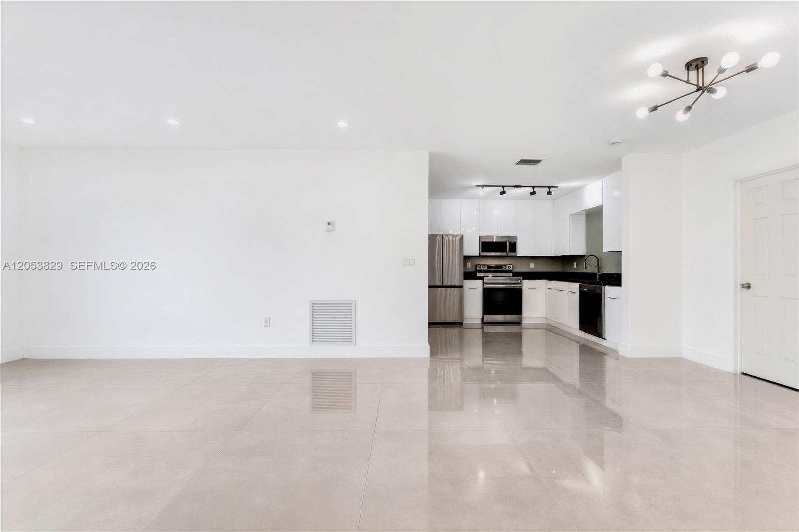   /  1345 sq. ft. $ 2026-07-15 0 foto