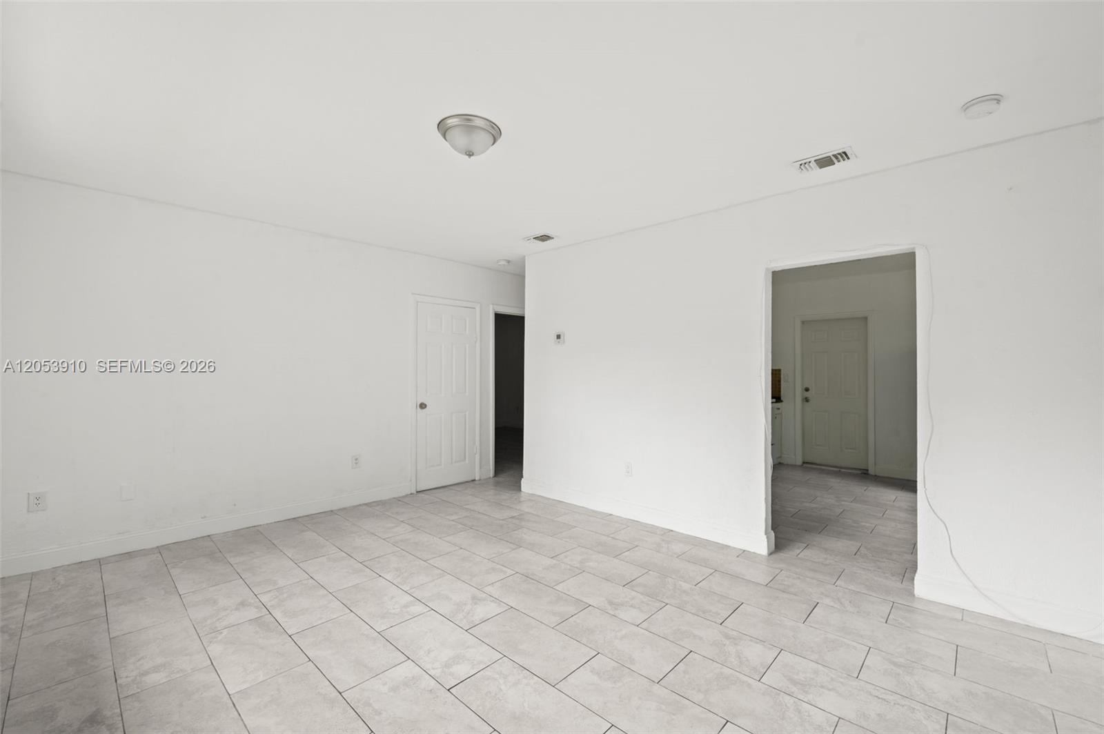   /  1820 sq. ft. $ 2026-07-15 0 foto