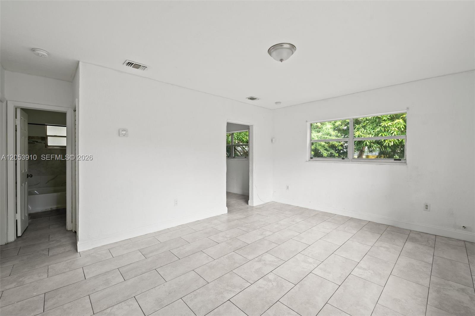   /  1820 sq. ft. $ 2026-07-15 0 foto