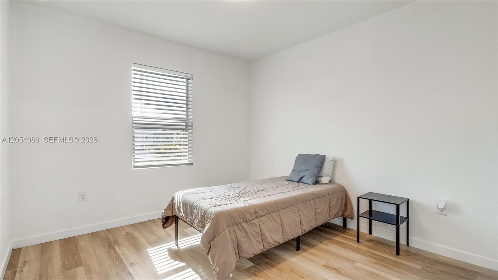 Ver detalles 1871 3 / 3 1488 sq. ft. $ 2026-07-15 0 foto