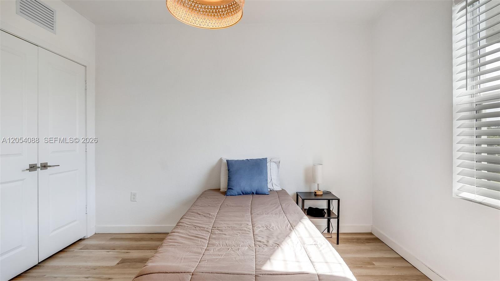 Ver detalles 1871 3 / 3 1488 sq. ft. $ 2026-07-15 0 foto