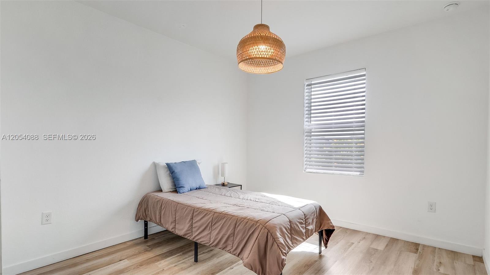Ver detalles 1871 3 / 3 1488 sq. ft. $ 2026-07-15 0 foto