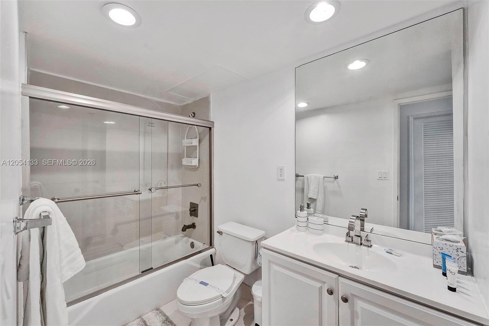 Photo of 19370 Collins Ave  #1001, Sunny Isles Beach, Florida, 33160 - Main bathroom