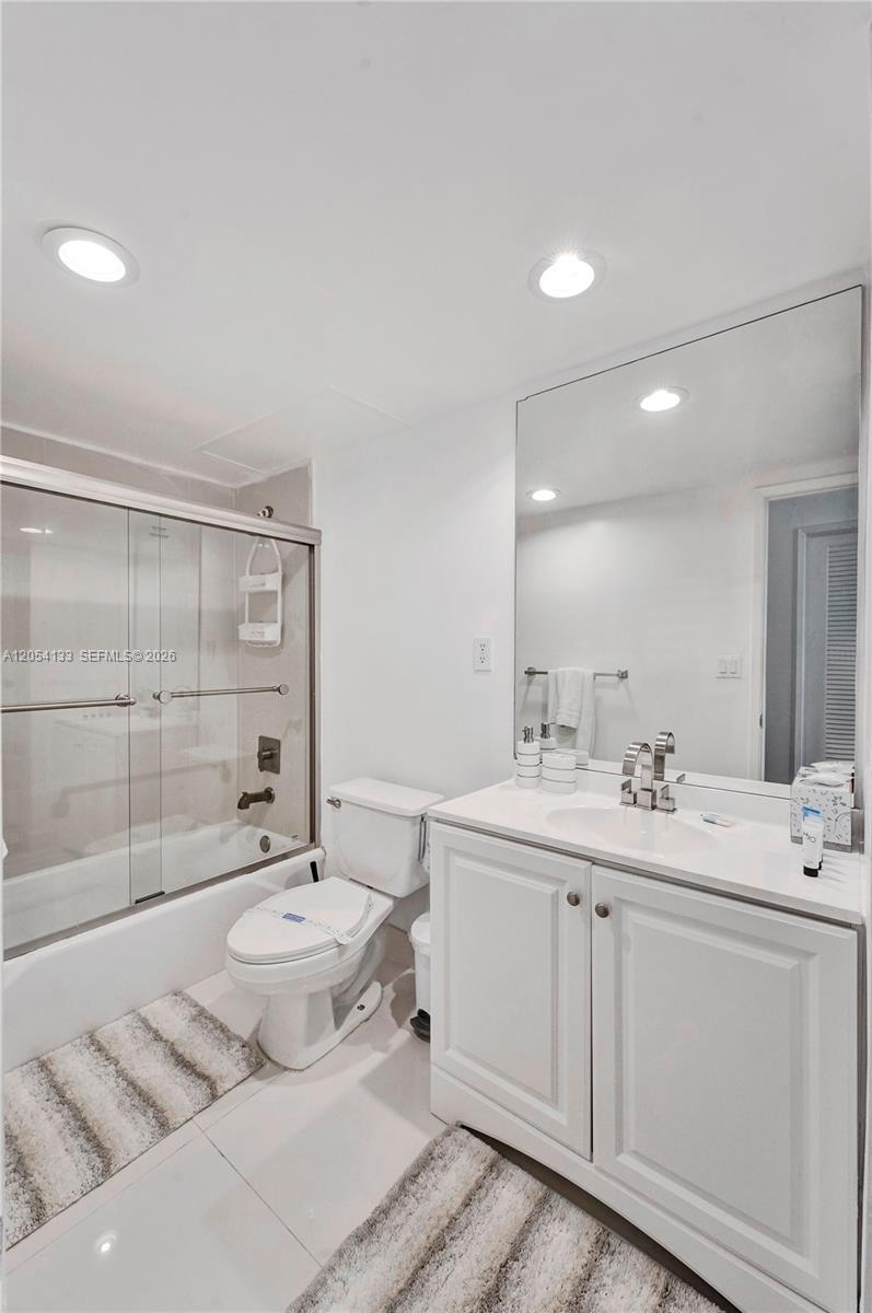Photo of 19370 Collins Ave  #1001, Sunny Isles Beach, Florida, 33160 - Main bathroom